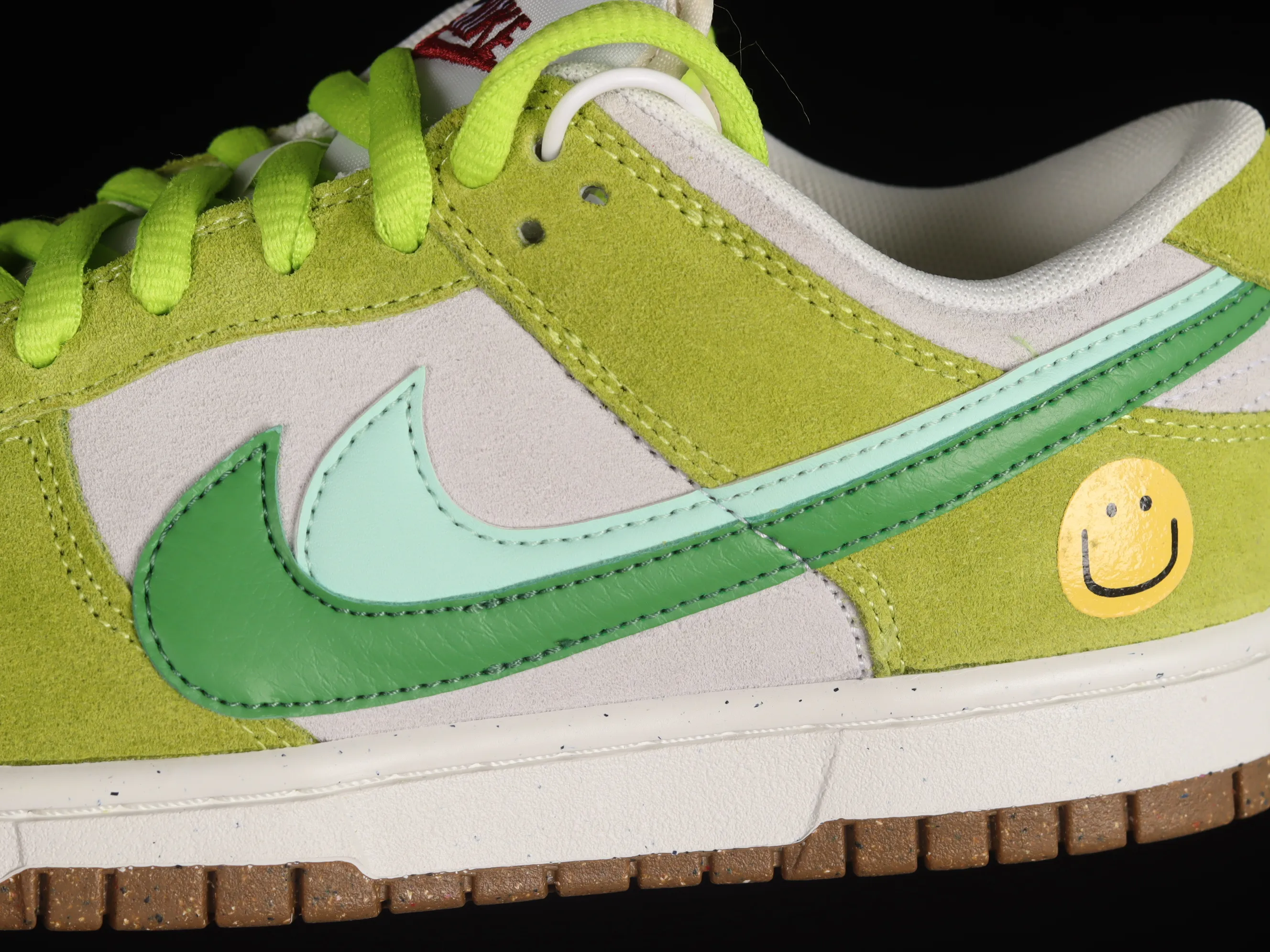 All categories Nk SB Dunk Series Nk SB Dunk Low low-top sneakers Nk SB Dunk Low "85" Green Apple Smiley SB low-top sports and leisure sneakers DO9457-122